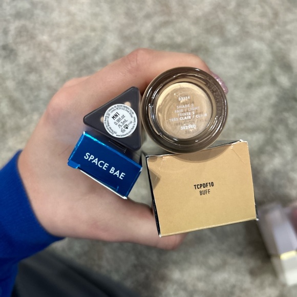 Makeup Bundle - Picture 4 of 6